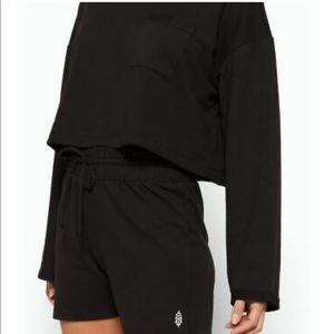 $120 NWT FP Movement black 2 piece set long sleeves and shorts sz Small